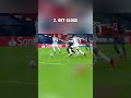 Centre backs watch this! 🧠