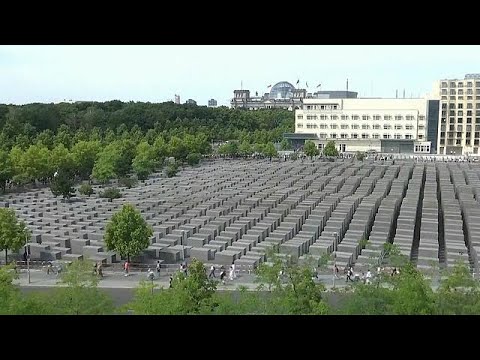 Zentrum für politische Schönheit: Jetzt hat Björn Höcke sein eigenes Holocaust-Mahnmal vor der Tür