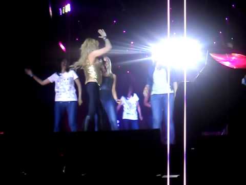 Shakira - Whenever wherever (Moscow 24/05/2011) with fanats
