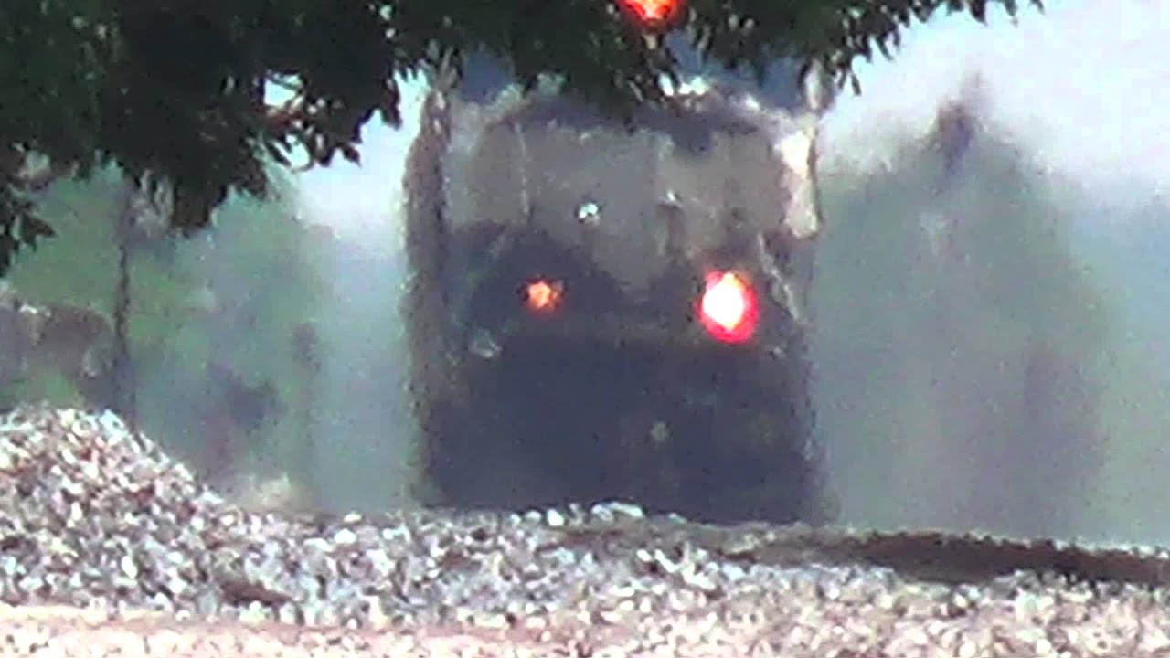 Executive Mac with Flashing DitchLights! BNSF 9504 Leads through Mazon