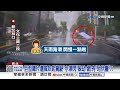 鐵框"未捆牢"突掉險砸後車 鐵片"騰空吹起"駕駛嚇歪閃│中視新聞 20260714