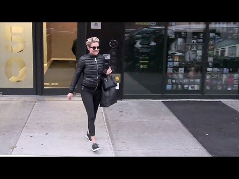 Gigi Hadid mother Yolanda Foster leaving her appartment in New York
