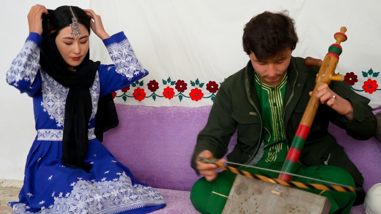 غیچگ و دمبوره نوازی  هنرمند جوان و  با استعداد بامیانی |‌Best Hazaragi Song