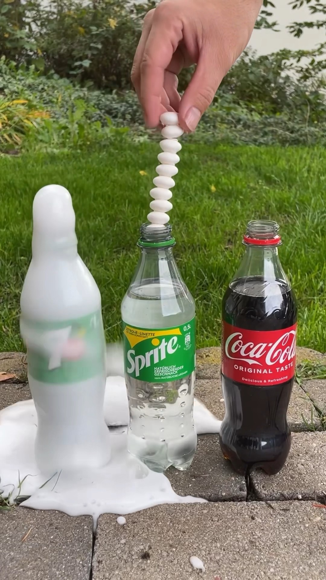 Coca Cola, Fanta,Sprite und Mentos |  Experiment #Shorts