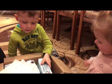 Огляд Упаковка вологих серветок Huggies Frozen OverClean 10 х 56 шт з Розетка