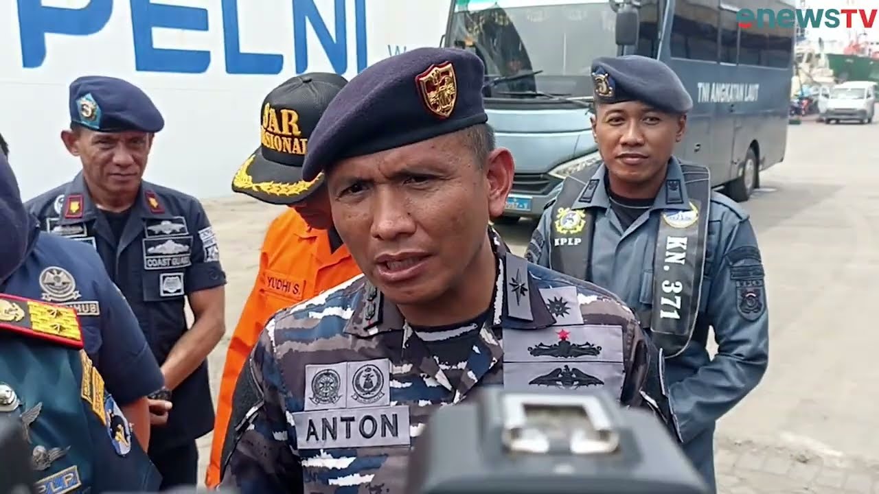 DRAMATIS EVAKUASI 18 ABK KORBAN KAPAL MOTOR FUJI MANUNGGAL SEJATI DI PERAIRAN JAWA TIMUR