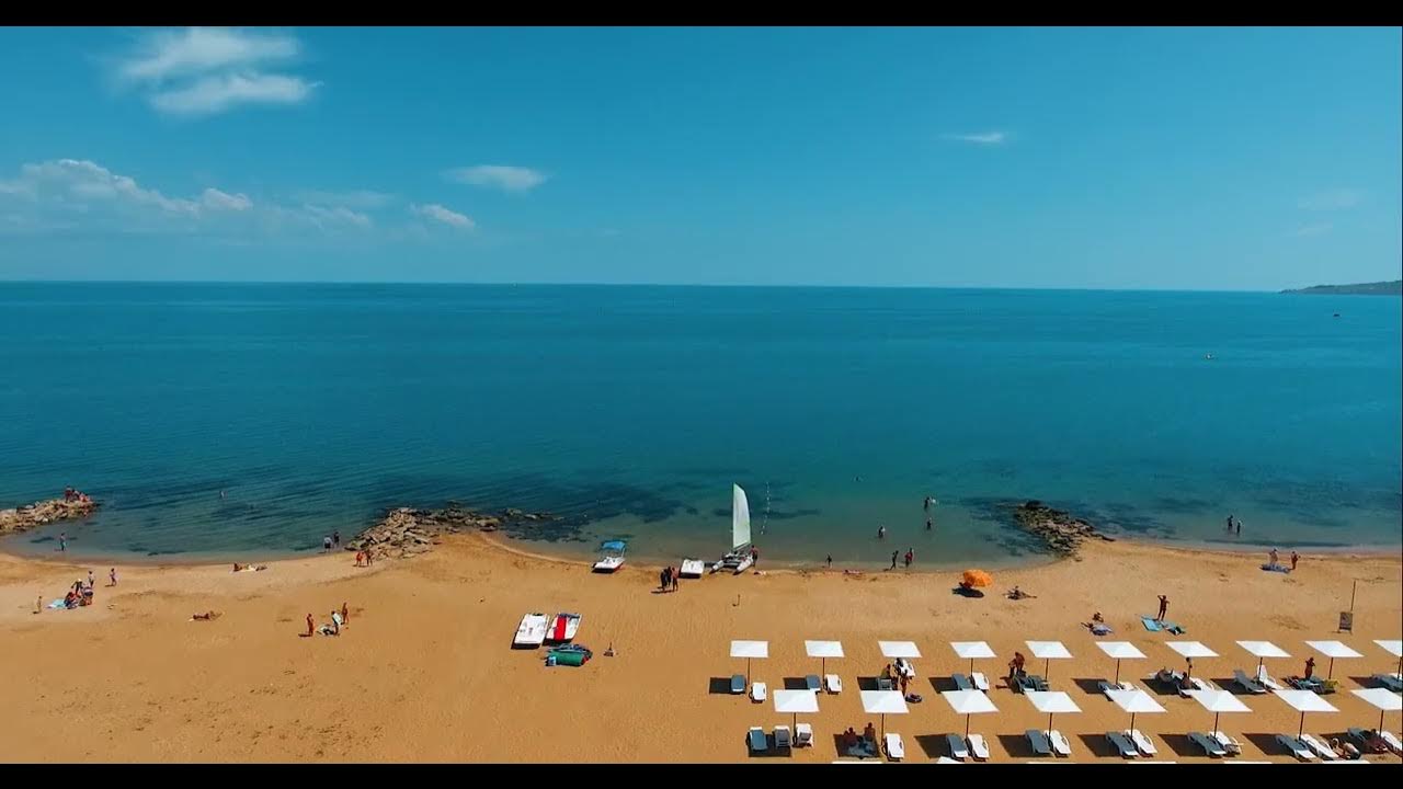 Пляжи алушта видео. Евпатория пляжи 2022. Нудисткий пляж в оренбурге фото. Анапа пляж домино. Пляж ривьера сочи 2022.