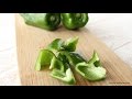 ピーマンの乱切りの方法(How to chop green pepper into chunks)