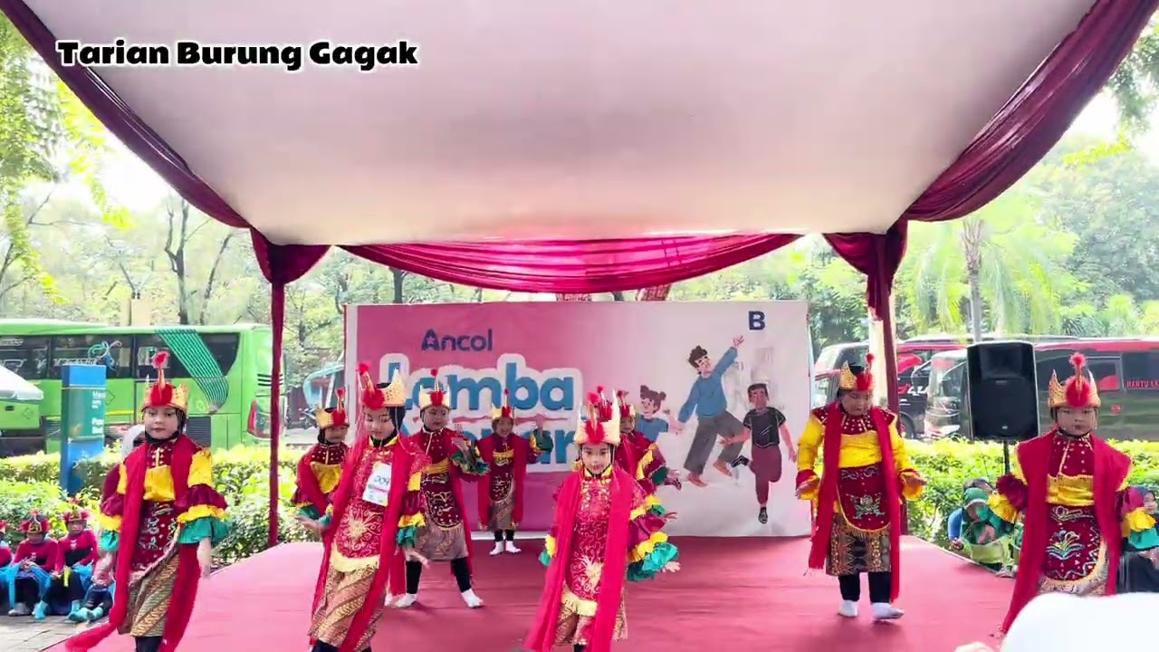 SHANUM PERFORM MENARI BURUNG GAGAK