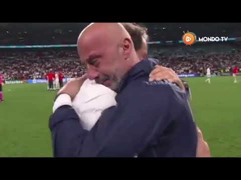 Commovente abbraccio tra Mancini e Vialli dopo la vittoria di Euro 2020 - MondoTV24.IT