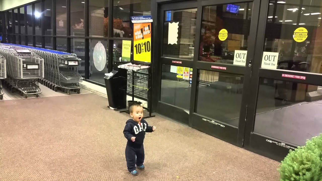Little Boy Discovers Automatic Doors – So Cute!