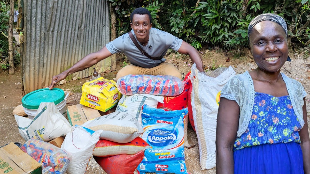 Bòn nouvèl!! fanmi Elelson resevwa yon kòmès pwovizyon alimantè pou premye kado nwèl yo