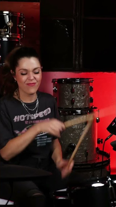 Skill Mengagumkan Drummer Cantik