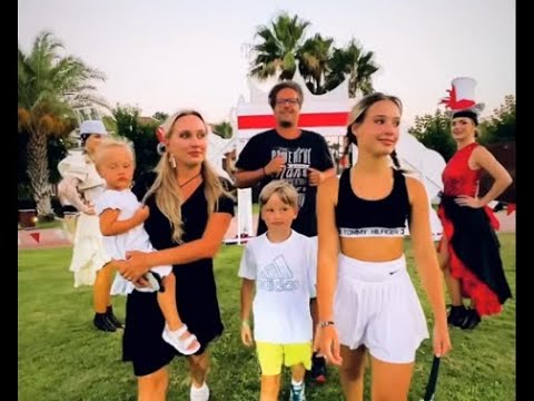 Видео: Vitas and his lovely family 