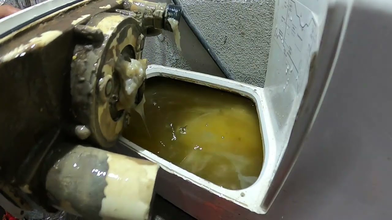 Kempinger 540.🎄Мы вдвоем, больные гриппом, стоим перед коробкой, полной воды с фекалиями.