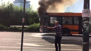 AUTOBUS PRENDE FUOCO IN CENTRO A MILANO(Loreto)