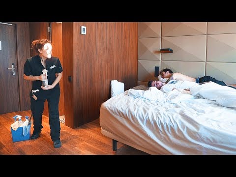 Vídeo: Procediment De Neteja D’habitacions D’hotel