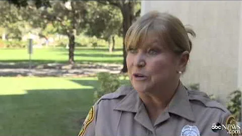 Florida Cop Buys Groceries for Mom Caught Shoplifting Food