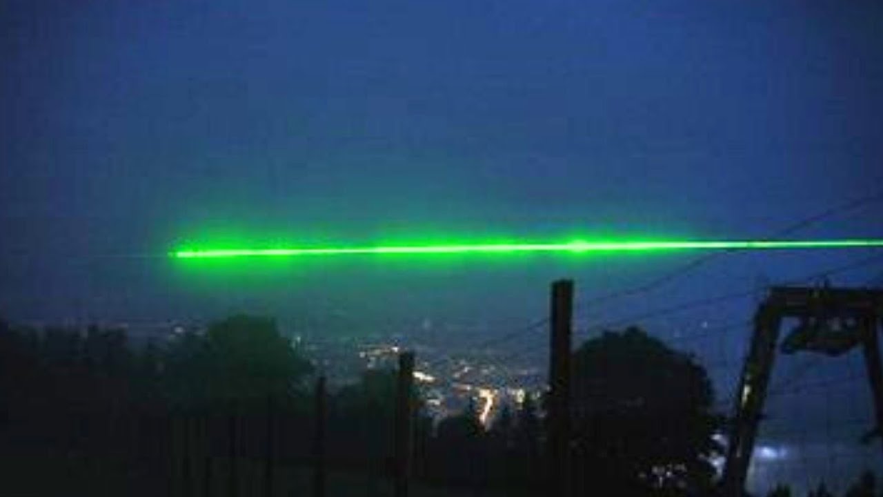 Vidéo : D'où viennent ces mystérieux lasers verts qui transpercent