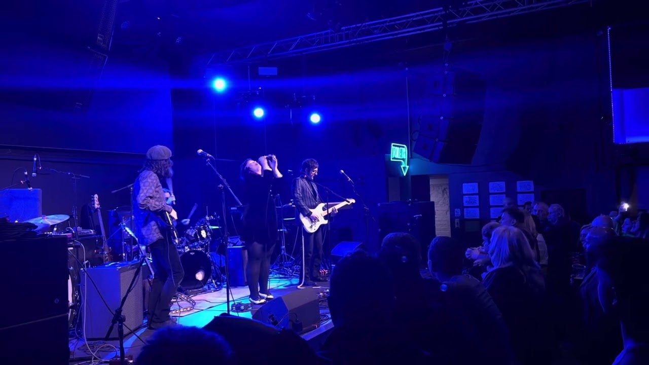 Guarda Abby Jeanne and the Shadowband, “Die Easy”, Live in Liverpool at Hangar 34, March 30, 2024 su YouTube Guarda Abby Jeanne and the Shadowband, “Die Easy”, Live in Liverpool at Hangar 34, March 30, 2024 su YouTube