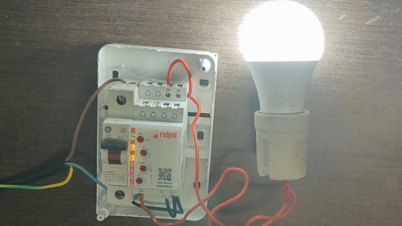 Wielofunkcyjny przekaźnik czasowy z wyjściami półprzewodnikowymi i uniwersalnym napięciem zasilania⚡