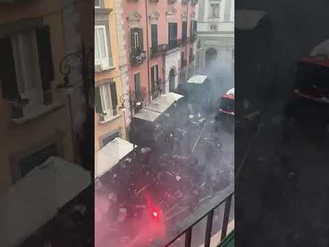 Napoli - Eintracht scontri ultras e polizia