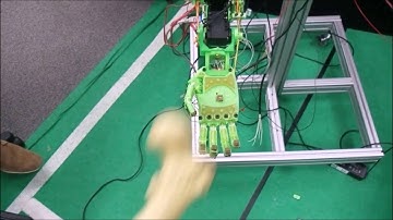 Soft robotic hand grasping