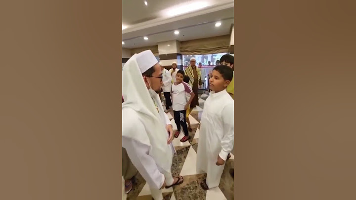 Momen UAH Bercanda dengan anak-anak di Madinah - Ustadz Adi Hidayat