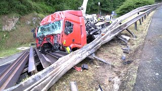 Bad Day !!! 15 Extreme Dangerous Idiots Truck Fails Compilation - Car Skill At Work P19