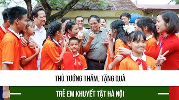 Thủ tướng thăm, tặng quà trẻ em khuyết tật Hà Nội