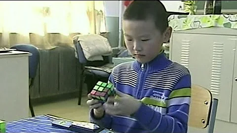 9 YEAR OLD BOY SOLVES RUBIK'S CUBE IN 11.84 SECOND...