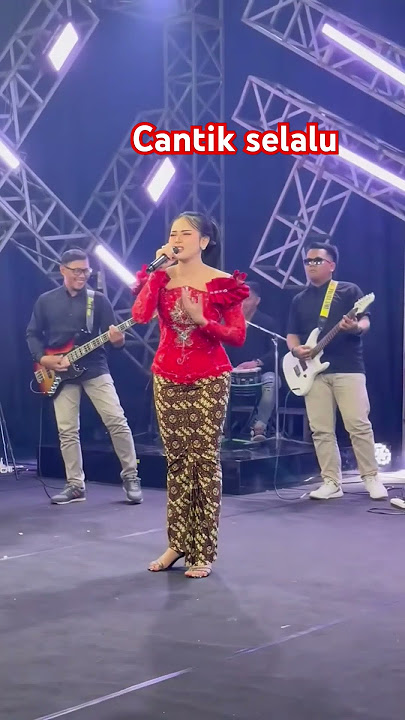 Penampilan sinden silvy kumalasari saat shooting video #dangdutkoplo #silvykumalasari #sinden #fyp