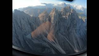 In volo sopra l Alpe di Siusi e la Val Gardena