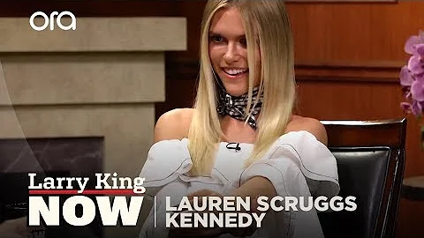 Lauren Scruggs Kennedy removes prosthetic for firs...