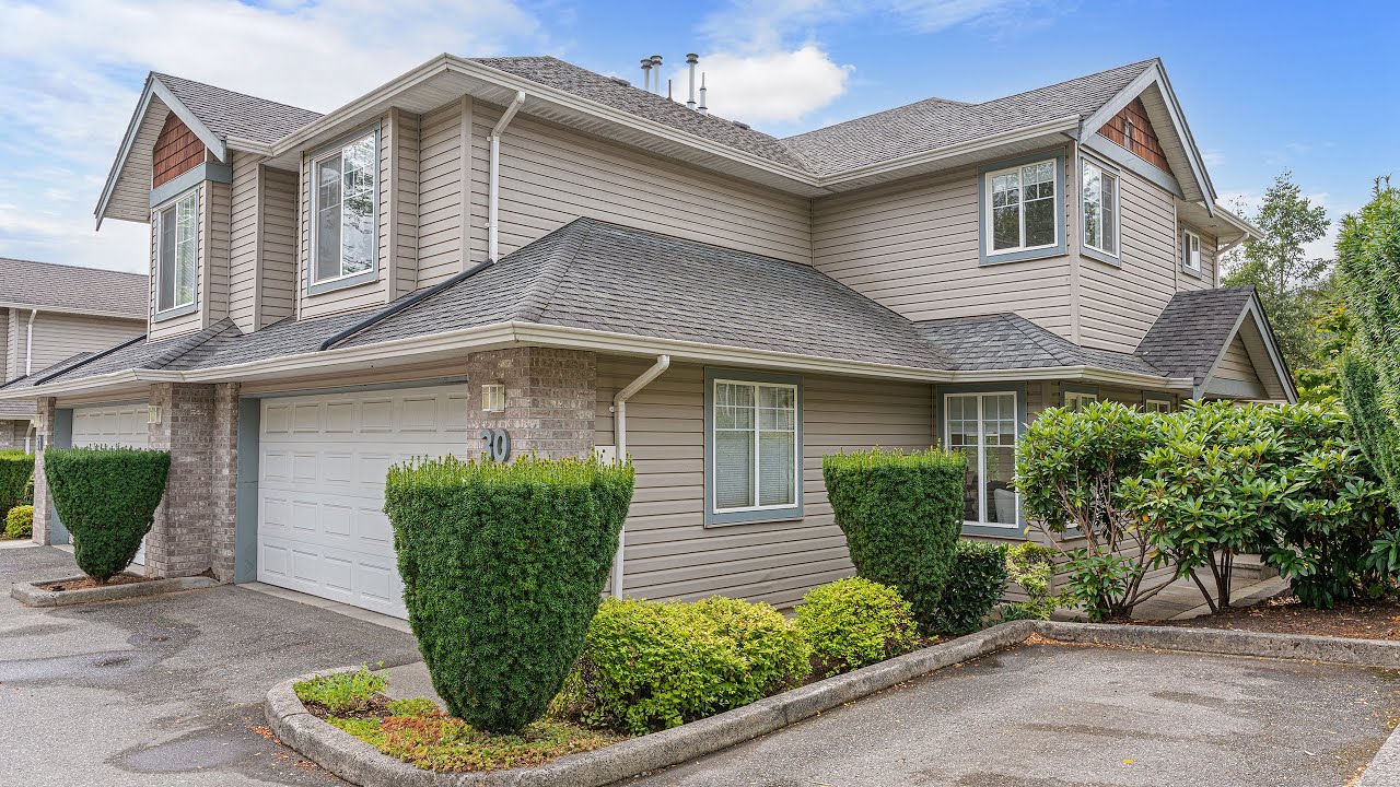 Fully Renovated Spacious Corner Townhome in Abbotsford at 30 3270 Blue