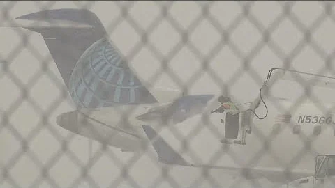 Southwest cancels, delays flights blames winter storm