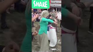 Download Lagu Hyjab Girls Dancing Wedding Party - Funny - Grappig MP3