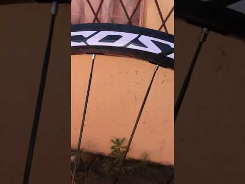 וִידֵאוֹ: סקירת גלגלי Mavic Cosmic ו-Ksyrium Pro Carbon SL: רכיבה ראשונה