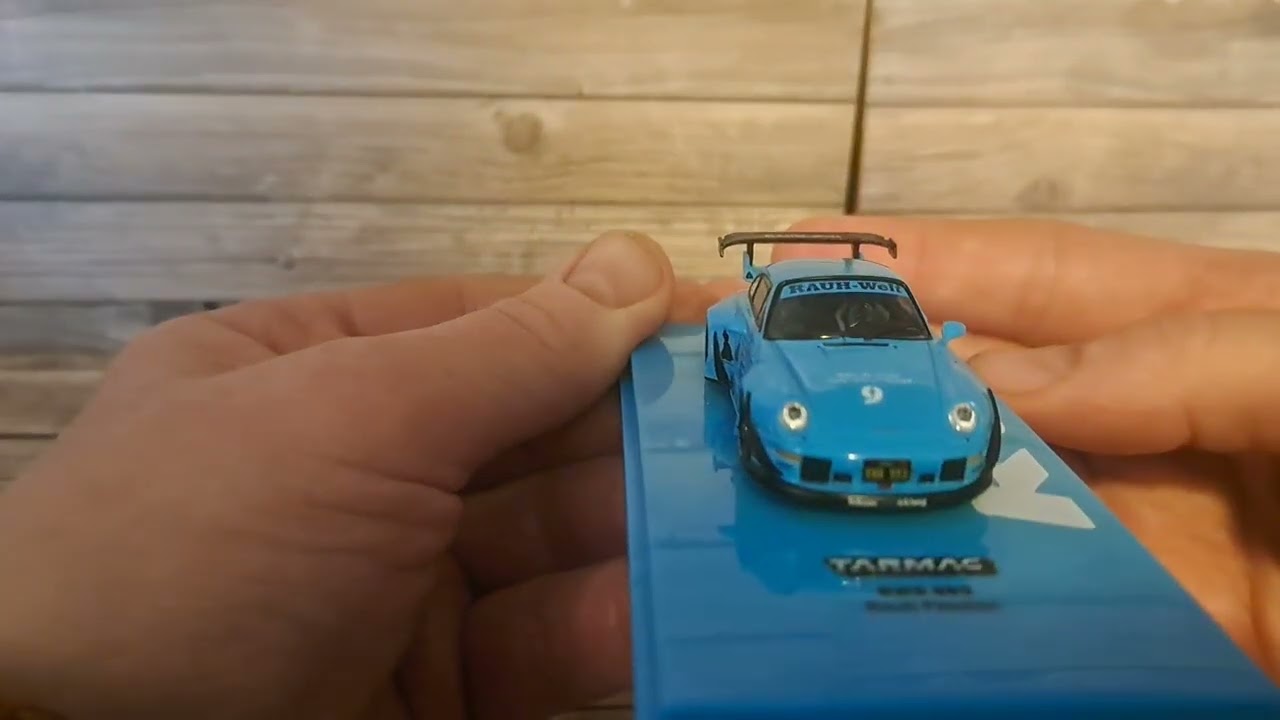 tarmac works hobby 64 rapth passion rwb 993  and toyo tyes 997 in pink  porsche