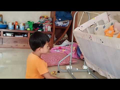 ​បងជួយយោលអង្រឹងអោយប្អូនគេង ហ៊ាយុគនឹង បេប៊ី​ចេតបុត្រ #Vlog16