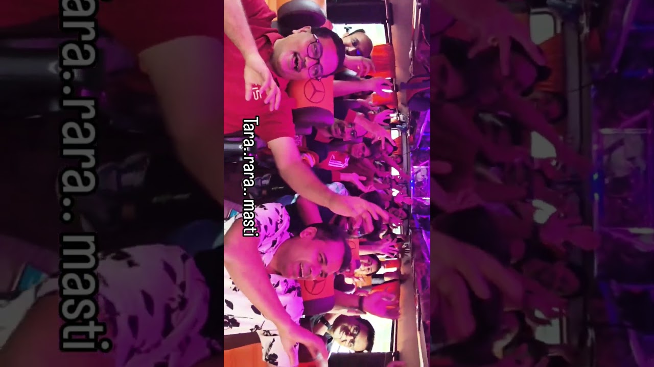 Bolo Tararara with team 