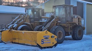 Snow Plowing with a Cat 930H and an Arctic 14HD Part 1