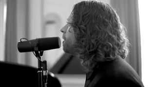 Video voorbeeld van "Reptile Youth: Black Swan Born White (Piano Version MB live session)"