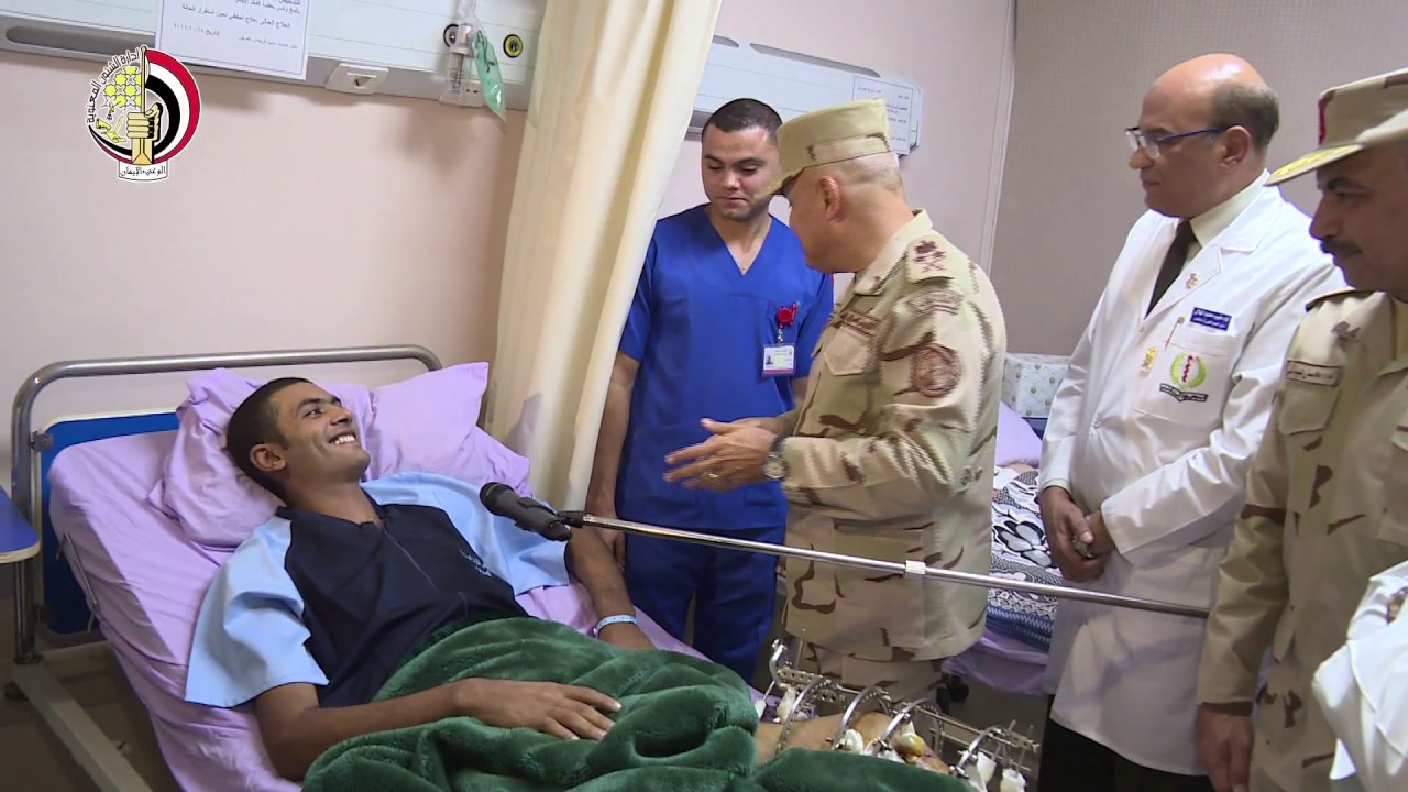 القائد العام يزور الأبطال المصابين من رجال القوات المسلحة بالمجمع الطبى بالمعادى