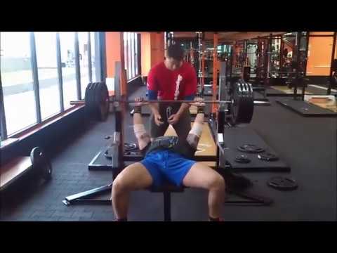 Ivan Perica bench press training