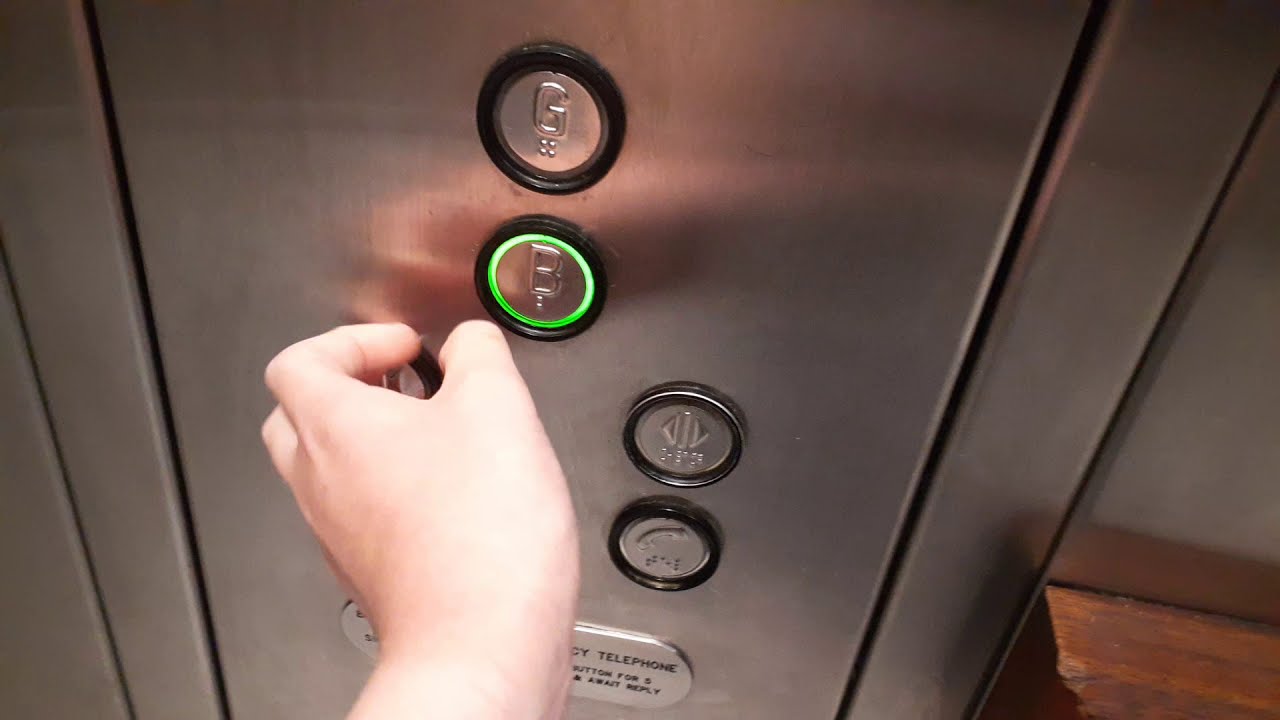 [R] Massive Schindler Hydraulic elevator at Belmont Central, NSW