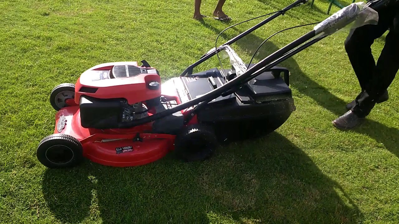 ROVER 560SP Petrol Lawn Mower demo at Eco Park.