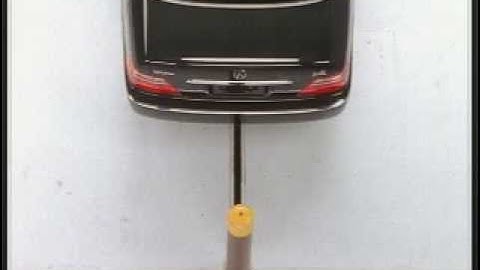 Crash Test 2002 Acura RL / Honda Legend (5 M.P.H) Rear into Pole IIHS