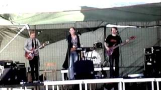 Play for today - The Cure cover by Loom live 2003