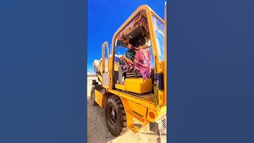 master ha ya ladki 😍 #youtubeshorts #ajax #constructionworker